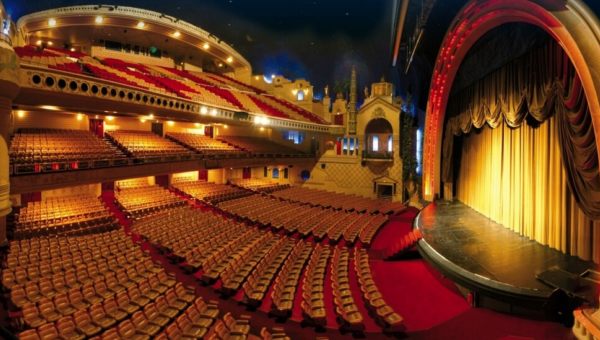 Eğlence Dünyasının En Keyifli Adreslerini Keşfedin: Sinema, Tiyatro, Konser ve Oyun Salonları