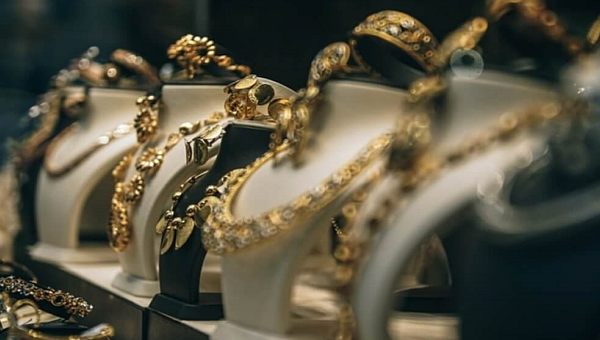 Zarafetin ve Şıklığın Adı: Mücevher & Takı Firmaları